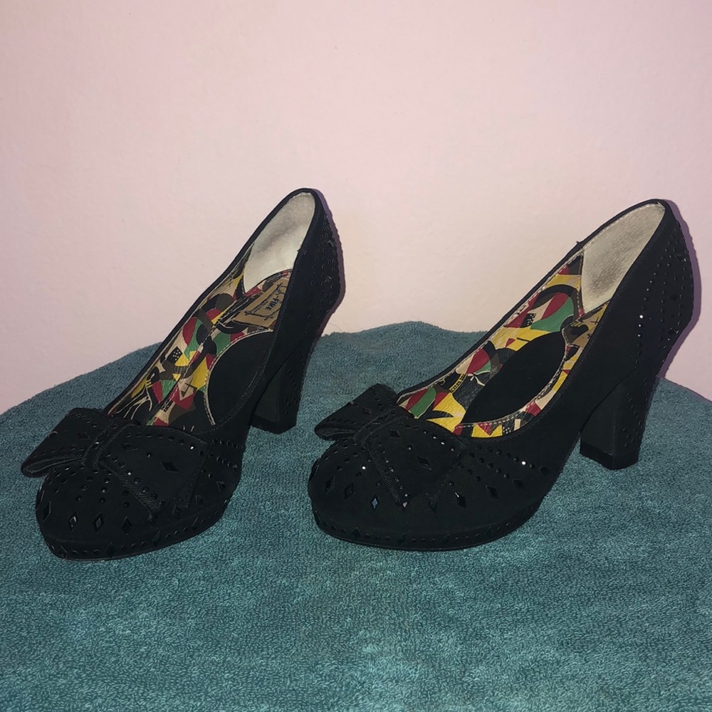 Miss L-Fire black Poiret pumps. Size 36